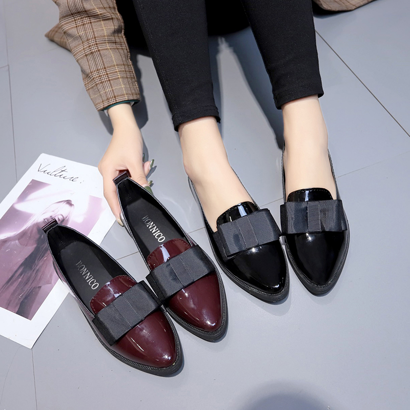 Women Fashion Reddit - Mocassini a Punta in Pelle Verniciata