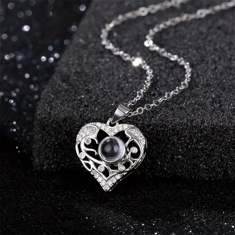 Elegante Collana con Proiezion - Women'S Day Fashion Show recensione e prezzo